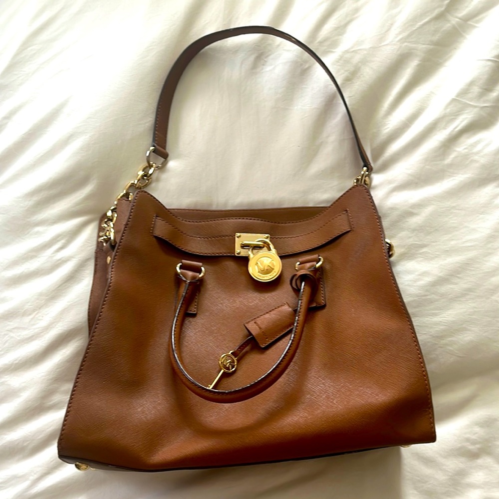 MICHAEL KORS lightly used caramel handbag. Looks brand new!